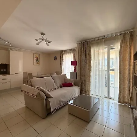 Centre - 2 Chambres, Balcons, Parking Prive * Nice