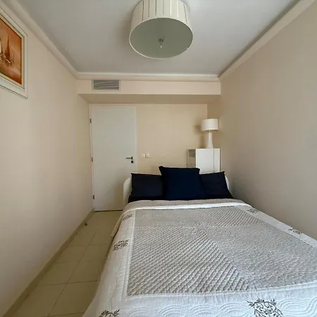 Apartment Centre - 2 Chambres, Balcons, Parking Prive