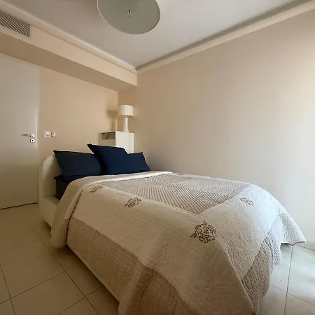Centre - 2 Chambres, Balcons, Parking Prive Apartment *