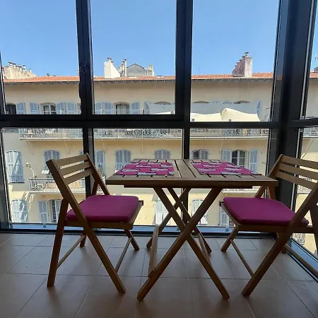 Centre - 2 Chambres, Balcons, Parking Prive