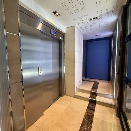 Centre - 2 Chambres, Balcons, Parking Prive Apartment *
